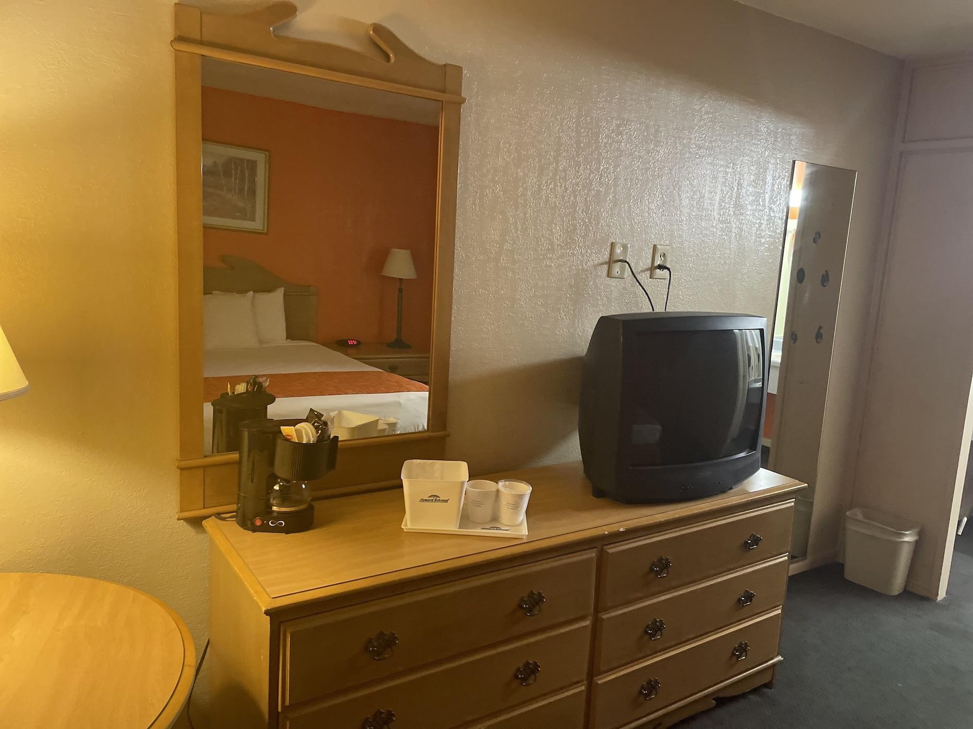 Howard Johnson by Wyndham Bakersfield Exterior foto