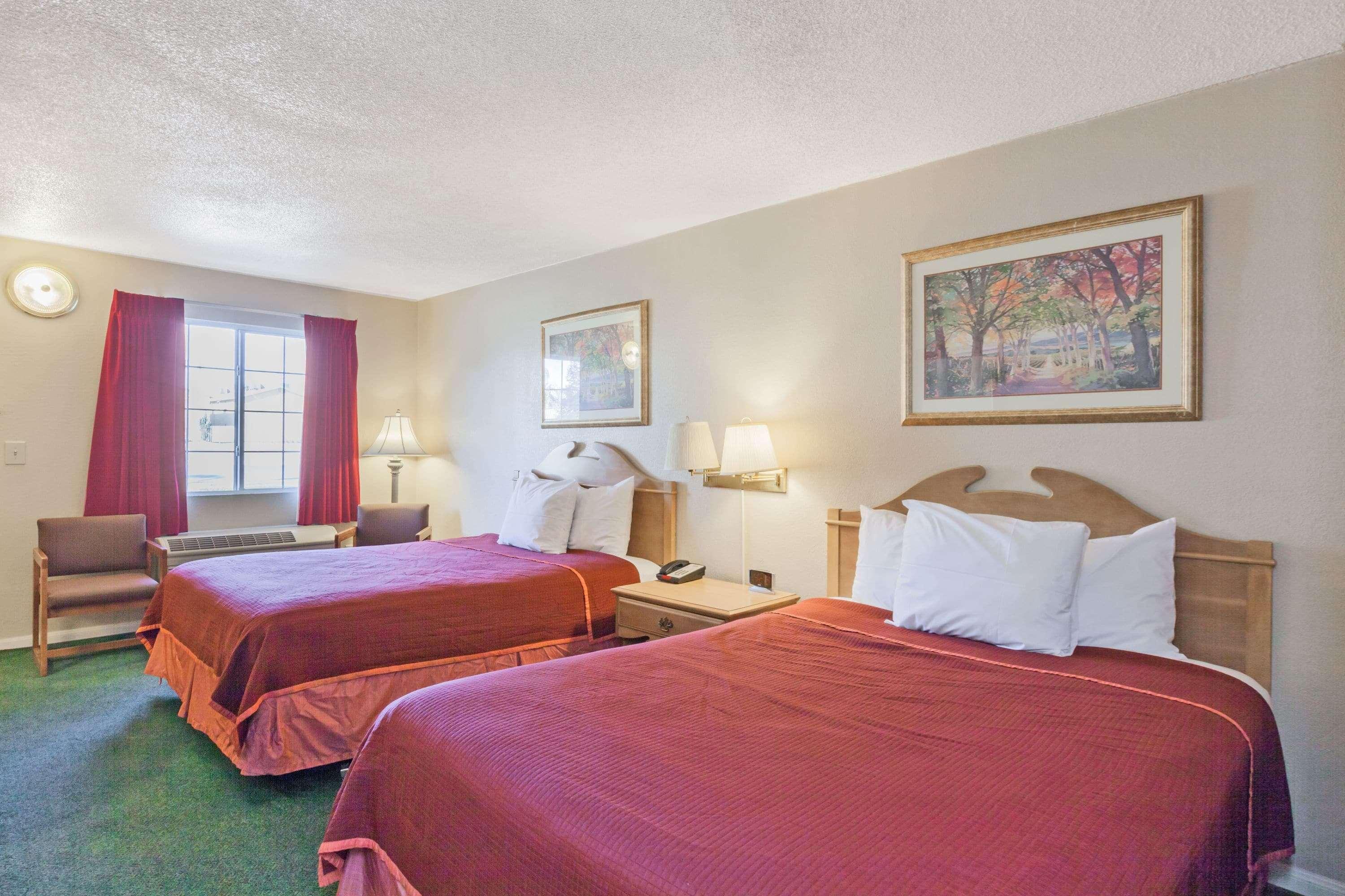 Howard Johnson by Wyndham Bakersfield Exterior foto